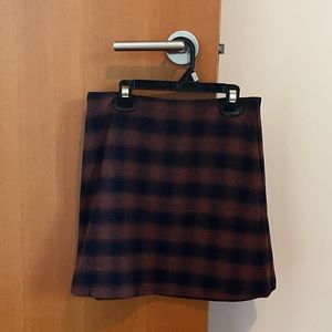 Women’s classic mini skirt by Wilfred - plaid, size 6, never worn.
